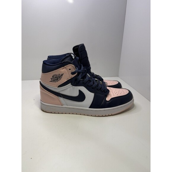 Athletic_Shoes
